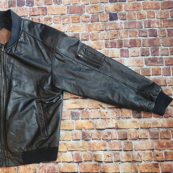 Vintage Men's 'Weekends' Black Genuine Leather Bomber Jacket - Picture 13 of 13
